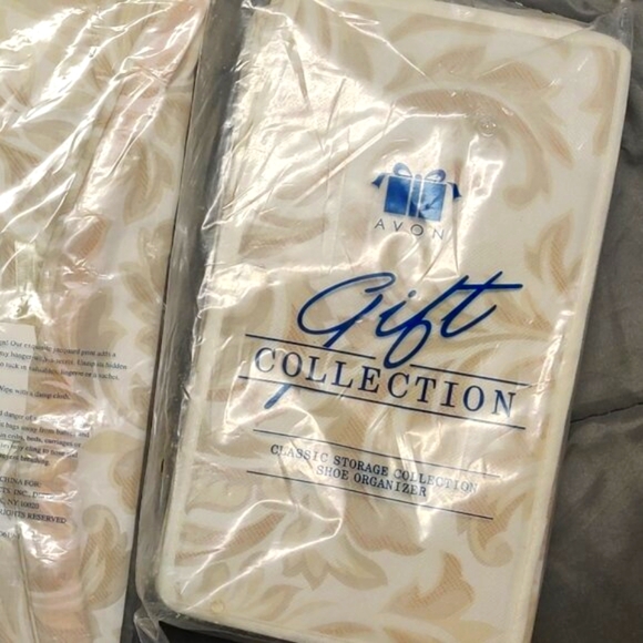 AVON Gift Collection Classic Storage Collection 4 Different Pieces, Brand NEW - Picture 12 of 12